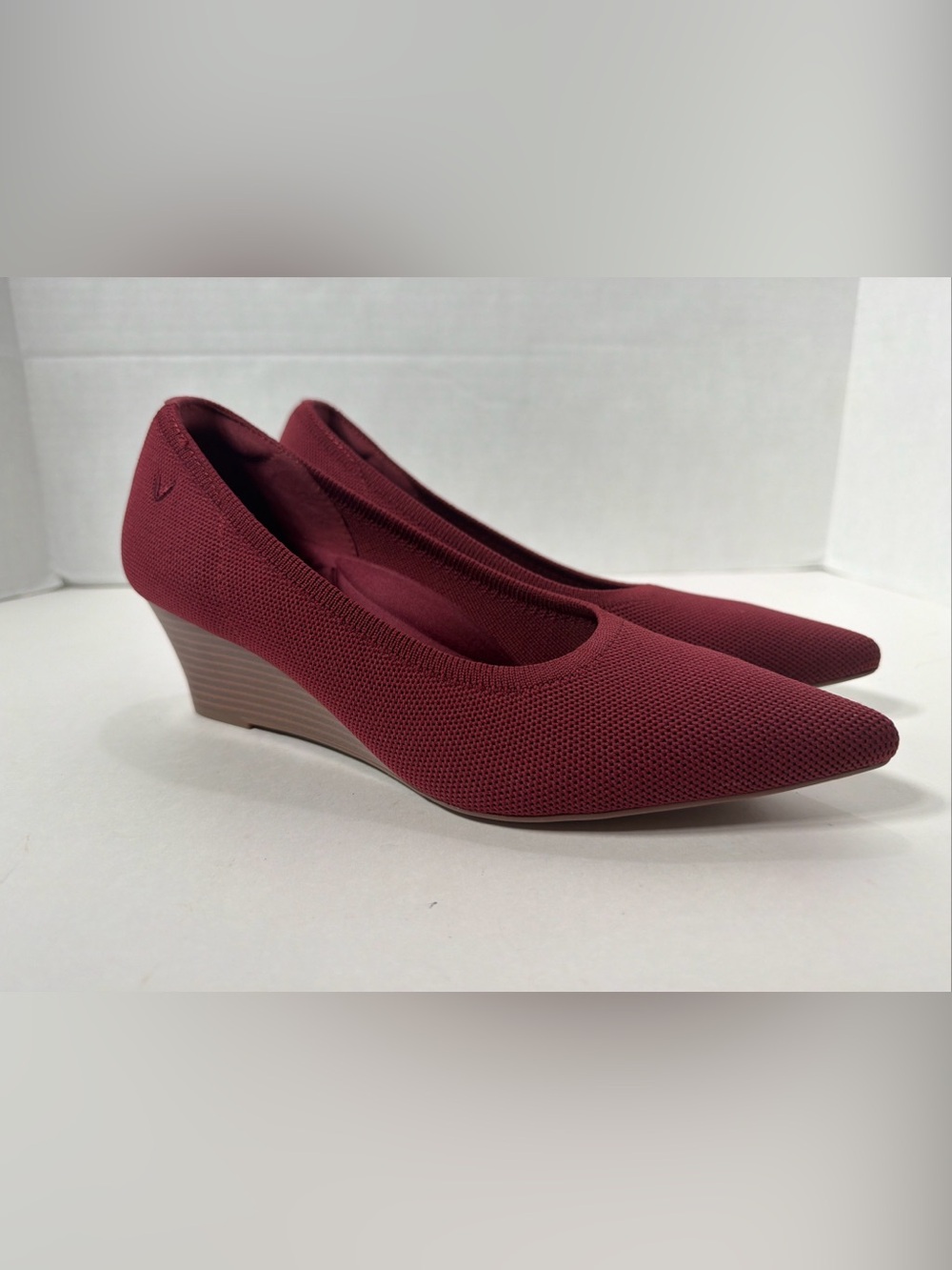 Vivaia WOMEN’S ARIA WEDGE PRO SHOES Burgundy Red US 9-9.5 EU 40 NWOB UNUSED